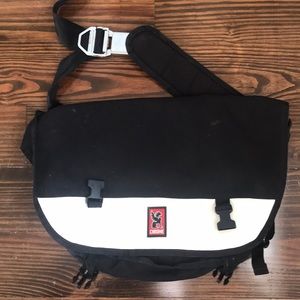CHROME Messenger in White